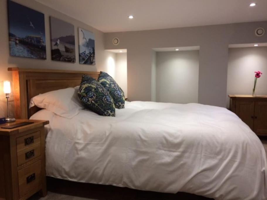 River Road, Littlehampton, Executive